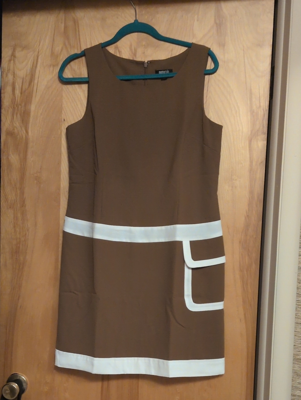 Metrostyle Brown Shift Dress with White Trim Size 12 Petite. Never Worn.